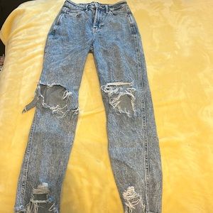 Hollister Ultra High-Rise Mom Jeans Hollister Vintage Stretch Size:w23 L27